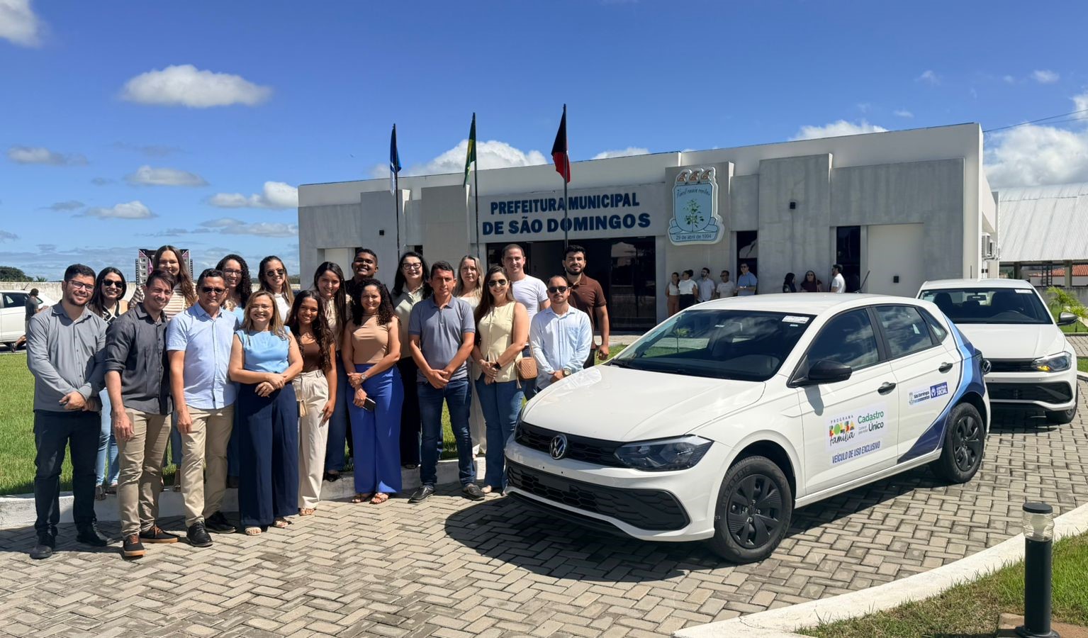 Prefeita Adeilza Soares fortalece frota municipal com entrega de veículos novos durante comemoração dos 32 anos de São Domingos