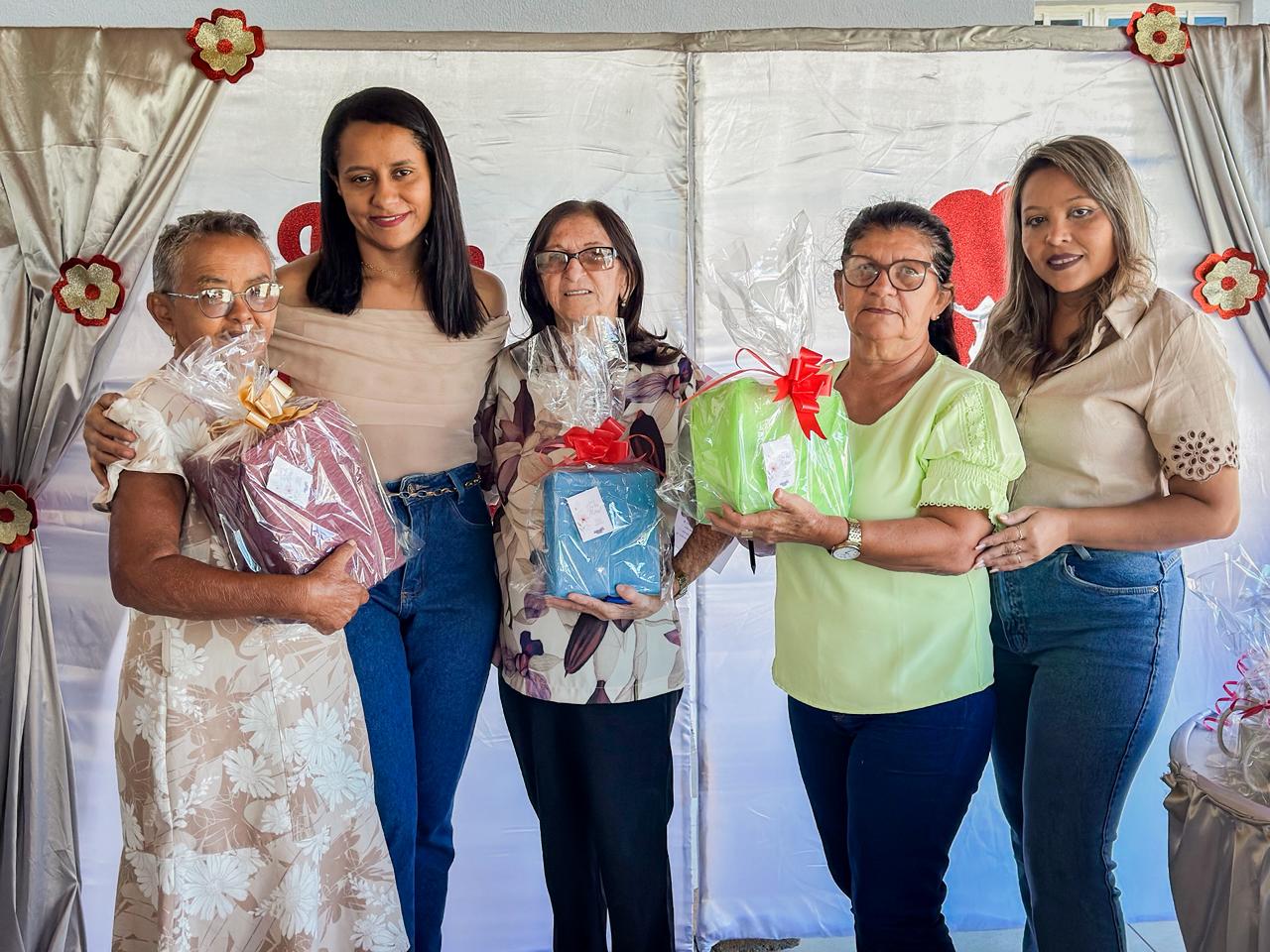 Prefeitura de São Domingos promove manhã especial para mães do SCFV com homenagens, brindes e momento de confraternização