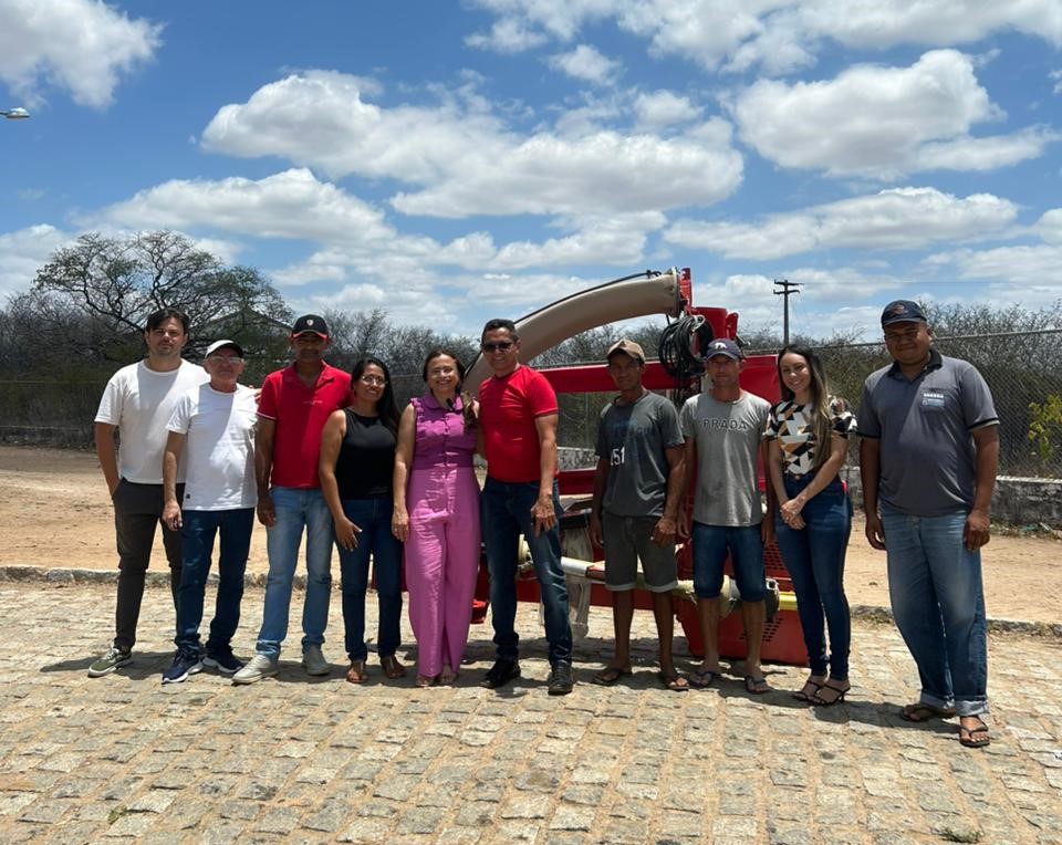Prefeitura de São Domingos adquire ensiladeira com recursos próprios para fortalecer a agricultura e a pecuária local