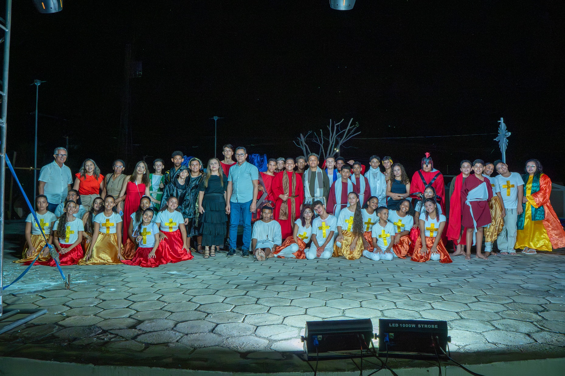 São Domingos celebra fé e cultura com emocionante espetáculo da Paixão de Cristo realizado por jovens do SCFV